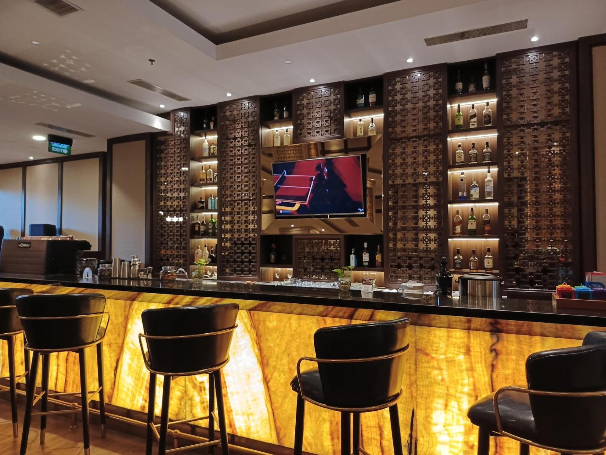 Hotel Chanti Managed By Tentrem Hotel Management Indonesia Semarang Exteriör bild