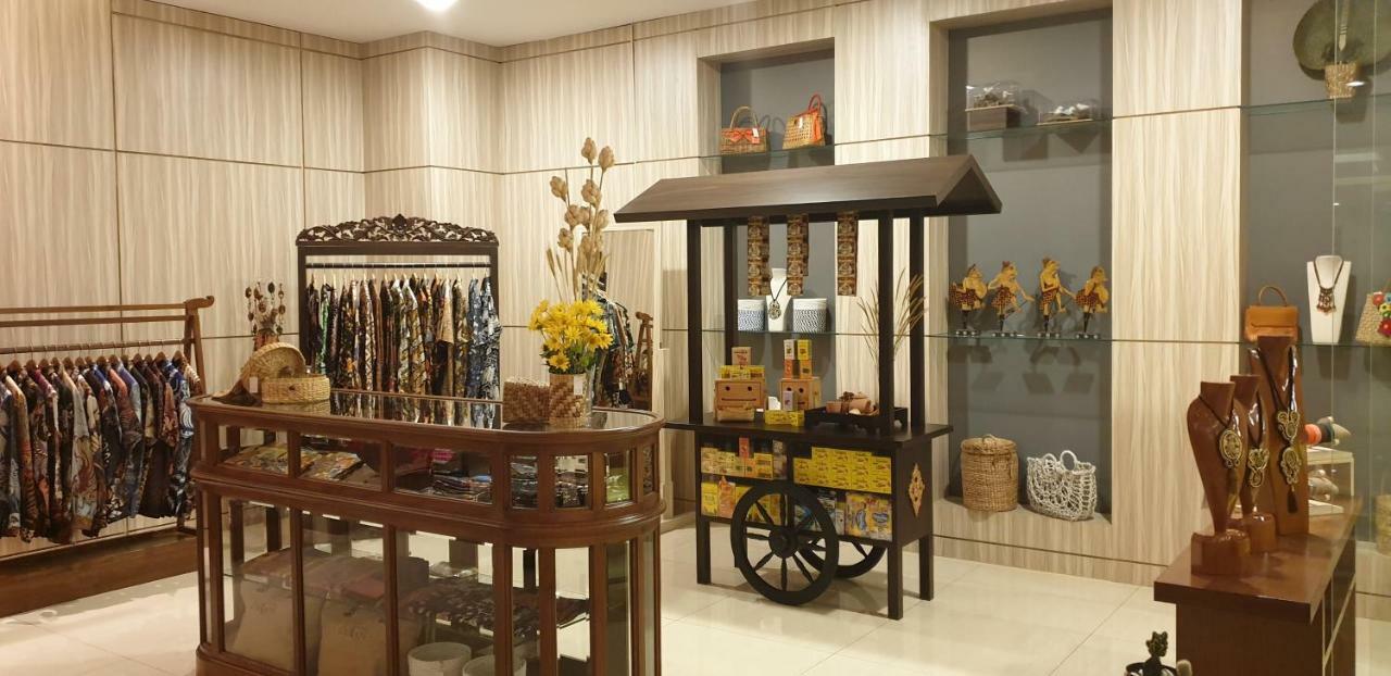 Hotel Chanti Managed By Tentrem Hotel Management Indonesia Semarang Exteriör bild
